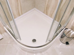 Wsyp to do odpływu prysznica. Woda zacznie spływać szybciej