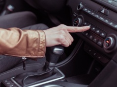 Zimą zawsze wciskam ten przycisk. Mechanik na mnie nie zarobi