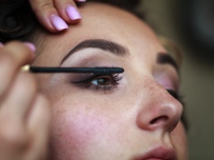 Czarny tusz to rzęs? Już passĂŠ! Ten kolor odmieni spojrzenia w 2026 roku