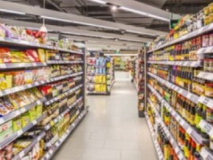 Cena na półce jest wiążąca. Jak odzyskać pieniądze, gdy kasjer odmawia