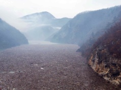 Rzeka zmieniła się w jedno wielkie wysypisko. Czegoś takiego jeszcze nie widziałeś!