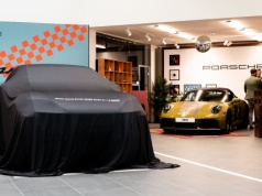Nowy salon Porsche w Warszawie, a w środku atrakcje – Cayenne Electric, Carrera GT, 918 Spyder i więcej
