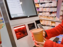 Kasy samoobsługowe. Czemu wydajemy na nich więcej?