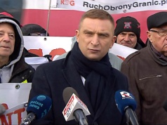 Zarzuty dla Roberta Bąkiewicza po wystąpieniu na wiecu w Warszawie