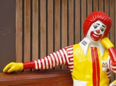 Parkowanie pod McDonald's. Problem jest szerszy, kolejni klienci alarmują