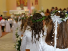 Robi komunię w domu. "Wszyscy mi odradzają, łącznie z panią z cateringu"