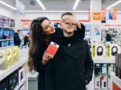 Jaki prezent na walentynki dla niego? Technologiczne propozycje