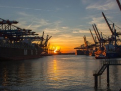 Polskie sektory lotniczy, morski, portowy będą przekonywać KE do zmian w ETS