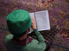 Francja: poradnik dla muzułmanów ma pomóc w pogodzeniu wiary z realiami społecznymi