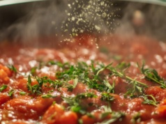 Jednogarnkowy hit na mroźne dni. Szybkie gołąbki na dwa dni