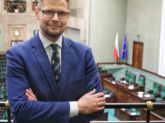 Wniosek o uchylenie immunitetu posłowi Michałowi Wosiowi - Prokuratura o nieprawidłowościach w Służbie Więziennej, poseł o zarzutach z kosmosu