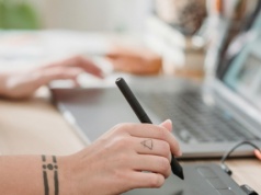 Mniej niż połowa profesjonalistów odczuwa satysfakcję z wynagrodzenia