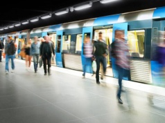 Atak na dworcu kolejowym. Mężczyzna wepchnął emeryta pod nadjeżdżający pociąg