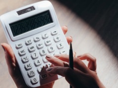 Paradoks ryzyka finansowego. Polacy z najniższym wykształceniem ryzykują najczęściej