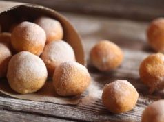 Przepis na puszyste pączki dla leniwych. Zdradzę ci sekretny składnik