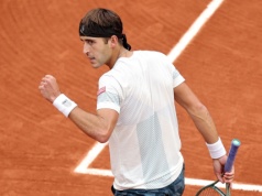 Pewny awans rozstawionego. Porażki młodych debiutantów