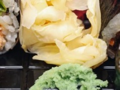 Dodaje się go do sushi. Mało kto wie, jak działa na organizm