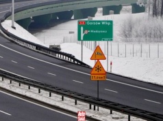 "Śnieżynka" nie stoi przy drodze bez przyczyny. Dlaczego znaku A-32 nie wolno lekceważyć?