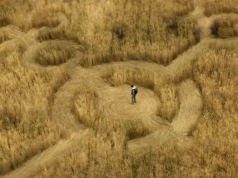 O ten film science fiction pyta cały świat. Reżyser przerywa milczenie i podsyca emocje