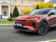 Elektryczna Toyota C-HR+ wjeżdża do salonów. Znamy ceny