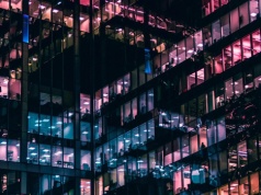 Liczba rejestracji firm wzrosła do 83,67 tys., upadłości do 102 w IV kw. 2025