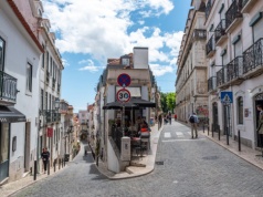 Ciepło, taniej i bez tłumów. W tych europejskich miastach w marcu już "pachnie" latem