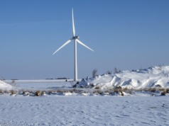 Niebezpieczna zima z wiatrakami. Bryły lodu lecą jak pociski z wyrzutni