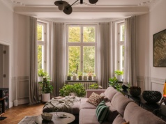 WNĘTRZE TYGODNIA: Historia tego stylowego mieszkania w kamienicy zaczyna się od... biblioteki