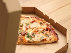 To znaleźli w kartonach po pizzy. KAS wykryła nielegalną wytwórnię