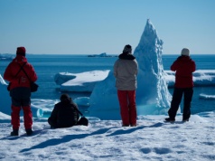 Topniejące lodowce przyciągają turystów. „Apokaliptyczny" trend stał się modny
