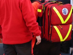 Tragiczny wypadek podczas pracy w Letnicy pod Zieloną Górą. Trwa walka o życie młodego mężczyzny