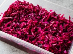 Zdrowa, chrupiąca i bardzo sycąca surówka. Idealna, gdy jesteś na diecie