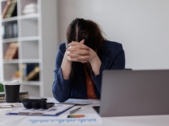 Paradoks odzyskanej godziny. Zaangażowanie w firmach spada