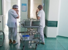 Zamach na talerz pacjenta? Posłowie kłócą się o zakończenie "Dobrego posiłku"