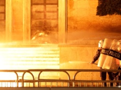 Wrze na Bałkanach. Starcia z policją, w akcji koktajle Mołotowa