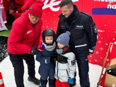 Policjanci na stoku — ferie bezpieczne dla dużych i małych