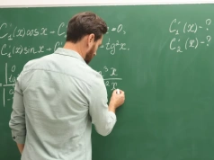 MEN zostawiło nauczycieli z niczym. 45 lat pracy i ani złotówki