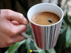 Ten napój może chronić mózg przed demencją. Świeże badania