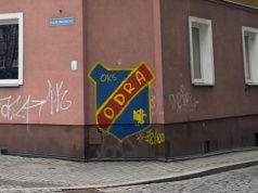 Kibice walczą o herby Odry Opole. Przypominają deklaracje miasta