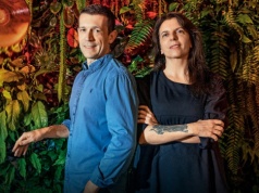 „Pierwsza oficjalna siedziba firmy była w mojej sypialni”. Kiedyś negocjowali kontrakty na dworcu, dziś wydają płyty Czesława Mozila