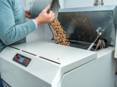 Chciała kupić tani opał. Została bez pieniędzy i bez pelletu. Tak oszukują Polaków