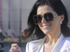 Garnitur w stylu Katarzyny Cichopek. Wysmukli sylwetkę, podkreśli talię