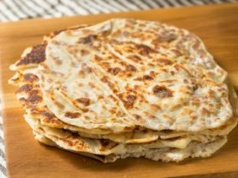 Trudno uwierzyć, co Norwegowie dodają do ciasta naleśnikowego. Dzięki temu sa miękkie i giętkie