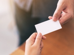 Jak budować biznesowe relacje w 2026 roku? Wizytówki wciąż skuteczne