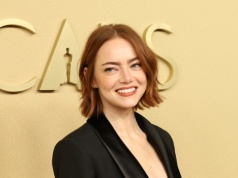 Weszła i olśniła zebranych. Patrzyli nie tylko na jej długie nogi