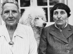 W książce opisuje anegdoty z czasu, gdy żyła Stein. Jakby życie potem nie było warte wspominania