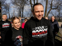 Prezes firmy "Nowrocky" wydał oświadczenie. Znikają też zdjęcia z prezydentem