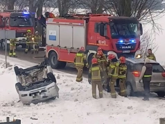 Pilne! Dachowanie auta w Lekowie koło Ciechanowa