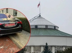 Samochód na rosyjskich tablicach wzbudził pod Sejmem emocje. Rozszyfrowaliśmy, do kogo należy