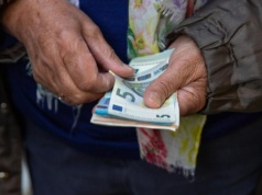 Wzrost płac w strefie euro przyspieszy. EBC studzi nadzieje na szybkie obniżki stóp